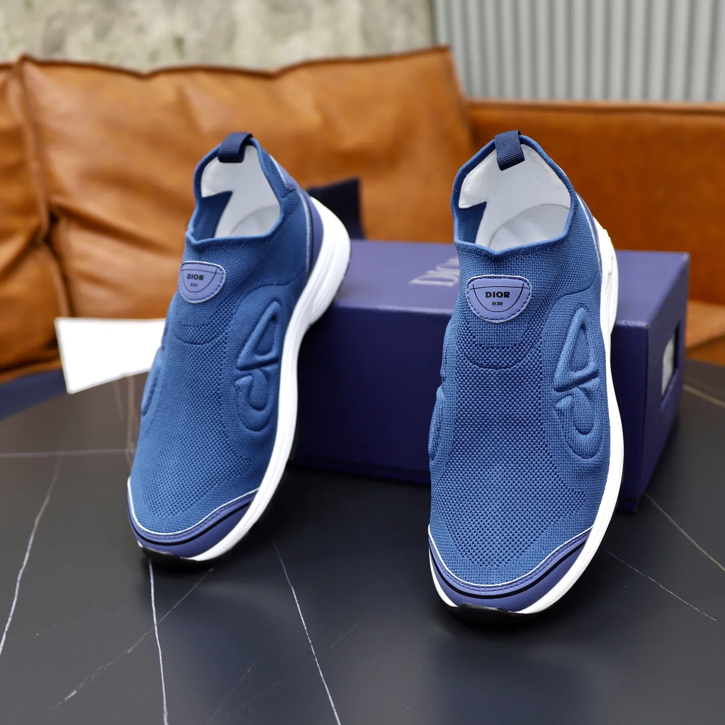 Ex-factory price: 520💰Dior B30’s latest hot model is shipped, the original version is manufactured 1:1 ▪️ Fabric: Original customized fly weave ▪️ Lining: Imported breathable mesh ▪️ Sole: Original molded non-slip outsole ▪️ Size: 38-46 (45 and 46 are custom-made and cannot be returned or exchanged)